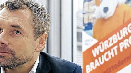 &bdquo;Würzburg braucht Profis!&ldquo; &ndash; Bernd Hollerbach ist einer: Der 44-jährige Rimparer wird Trainer beim FC Würzburger Kickers und soll die Regionalliga-Fußballer in die Dritte Liga bringen &ndash; allerdings nur dann, wenn der Dreijahres-Etat von 3,6 Millionen Euro erreicht wird.