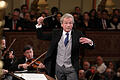 Vor dem Neujahrskonzert der Wiener Philharmoniker       -  Vor dem Neujahrskonzert der Wiener PhilharmonikerHANDOUT - 30.12.2022, Österreich, Wien: Franz Welser-Möst, Dirigent des Neujahrskonzerts der Wiener Philharmoniker, dirigiert während einer Probe im Großen Saal des Wiener Musikvereins. Foto: Dieter Nagl/WIENER PHILHARMONIKER/APA/dpa - ACHTUNG: Nur zur redaktionellen Verwendung im Zusammenhang mit der aktuellen Berichterstattung und nur mit vollständiger Nennung des vorstehenden Credits +++ dpa-Bildfunk +++