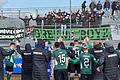 Trotz Desaster erneuter Schulterschluss: Die Fans versuchen, die Mannschaft des FC 05 Schweinfurt aufzubauen.