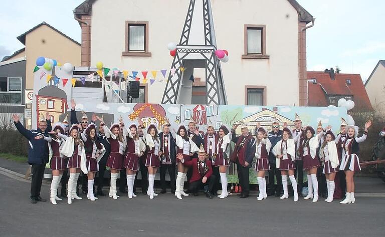 Der Kleinpariser Faschingsclub Uettingen macht aus seiner Verbundenheit zur französischen Hauptstadt auch in der Inszenierung kein Geheimnis.&nbsp;