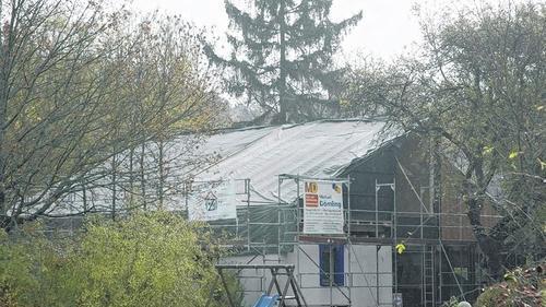 Das Seecafé in Frickenhausen ist bereits eingerüstet, bis zum Frühjahr soll der Treffpunkt am See hergerichtet sein.