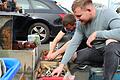 Der große Flohmarkt auf dem Parkplatz vor dem Kaufland am Dreistock in Kitzingen lockt immer Sonntag viele Besucherinnen und Besucher an.