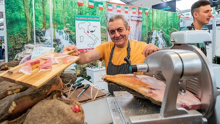 Probieren gehört dazu – hier auf der Mainfranken Messe im September 2021.&nbsp;