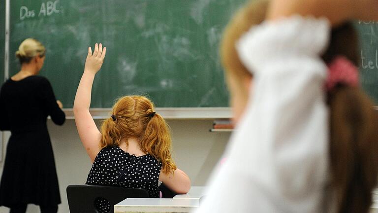 Allein die Zahl der Erstklässler ist in Unterfranken zum neuen Schuljahr um neun Prozent gestiegen (Symbolbild). Noch immer ist die Regierung von Unterfranken auf der Suche nach Lehrkräften.