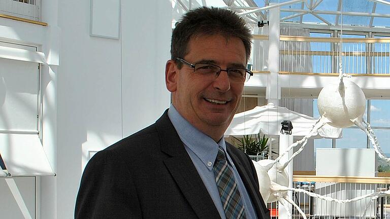 Der Geschäftsführende Direktor des Campus Bad Neustadt, Burkhard Bingel, verlässt die Rhön-Klinikum AG. Der Geschäftsführende Direktor des Campus Bad Neustadt, Burkhard Bingel, verlässt die Rhön-Klinikum AG.