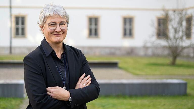 Katharina Ganz, Ordensschwester, Theologin und Generaloberin der Oberzeller Franziskanerinnen, setzt sich für Geschlechtergerechtigkeit in der katholischen Kirche ein. Katharina Ganz, Ordensschwester, Theologin und Generaloberin der Oberzeller Franziskanerinnen, setzt sich für Geschlechtergerechtigkeit in der katholischen Kirche ein. 