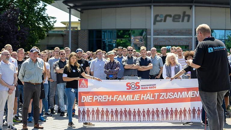 Protest bei Preh Mitte Juni: Wie andere Unternehmen in der Region plant auch der Autozulieferer in Bad Neustadt einen Stellenabbau. Sozialverträglich soll er sein. Doch was heißt das?