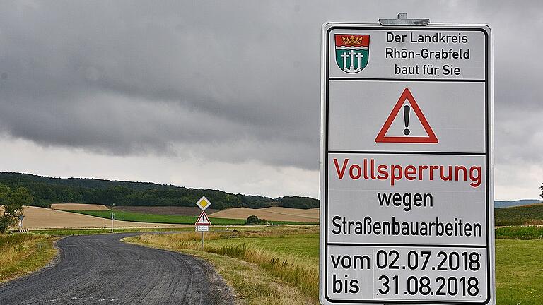 Welche Kreisstraßen in näherer Zukunft saniert werden, findet sich in einer neuen Prioritätenliste, über der Verkehrsausschuss des Kreistags informiert wurde. Das Bild zeigt den aktuell laufenden Ausbau der Kreisstraße bei Alsleben.