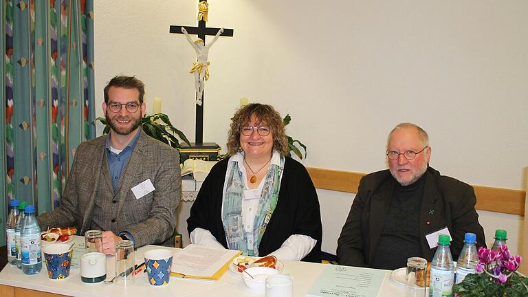 Das Präsidium leitete die Herbstsynode im Martin-Luther-Haus in Rügheim. Von links nach rechts: Stellvertretender Dekan Jan Lungfiel, Dekanin Anne Salzbrenner und Synodalpräsident Gerhard Koch.