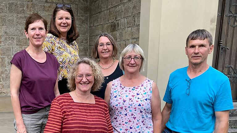 Auf dem Foto von links: Heidrun Kirste-Schiffler (3. Vorsitzende), Simone Straßner (Schriftführerin), Sonja Geus (Kassenprüfung),  Margot Weigand (2. Vorsitzende), Michaela Selig (Kasse-Buchhaltung), Franz-Josef Selig (1. Vorsitzender); nicht auf dem Foto: Fredi Pfaab (Kassenprüfung).