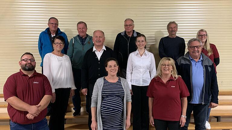 Ehrungen gab es bei der Faschingsgemeinschaft Schwärzelbach (hintere Reihe): Gottfried Vogler, Dieter Hämel, Edgar Lutz, Roland Eusemann und stellvertretende Vorsitzende Yvonne Jürgen. Mittlere Reihe: Maria Fella, Fridolin Fella, Susanna Fella, Joachim Schmitt sowie in der vorderen Reihe: Vorsitzender Tobias Rojek, Veronika Sell und Liane Fuß.       -  Ehrungen gab es bei der Faschingsgemeinschaft Schwärzelbach (hintere Reihe): Gottfried Vogler, Dieter Hämel, Edgar Lutz, Roland Eusemann und stellvertretende Vorsitzende Yvonne Jürgen. Mittlere Reihe: Maria Fella, Fridolin Fella, Susanna Fella, Joachim Schmitt sowie in der vorderen Reihe: Vorsitzender Tobias Rojek, Veronika Sell und Liane Fuß.