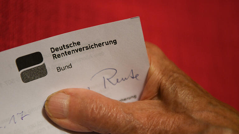 Experten der Deutschen Rentenversicherung beantworten am Donnerstag, 28. Februar, Ihre Fragen zum Thema Rente bei einer Telefonaktion. Experten der Deutschen Rentenversicherung beantworten am Donnerstag, 28. Februar, Ihre Fragen zum Thema Rente bei einer Telefonaktion. 