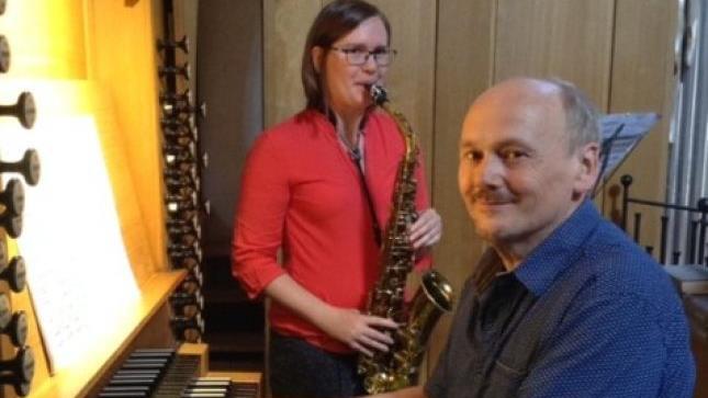 Sabine Holzinger und Kantor Dieter Blum spielen am 28. Juli beim Konzert für Saxophon und Orgel Werke von Johann Sebastian Bach, Erik Satie, Jean Bouvard und Gabriel Urbain Fauré. Foto: Bianca Volkert - Sabine Holzinger und Kantor Dieter Blum spielen am 28. Juli beim Konzert für Saxophon und Orgel Werke von Johann Sebastian Bach, Erik Satie, Jean Bouvard und Gabriel Urbain Fauré. Foto: Bianca Volkert Sabine Holzinger und Kantor Dieter Blum spielen am 28. Juli beim Konzert für Saxophon und Orgel Werke von Johann Sebastian Bach, Erik Satie, Jean Bouvard und Gabriel Urbain Fauré. Foto: Bianca Volkert - Sabine Holzinger und Kantor Dieter Blum spielen am 28. Juli beim Konzert für Saxophon und Orgel Werke von Johann Sebastian Bach, Erik Satie, Jean Bouvard und Gabriel Urbain Fauré. Foto: Bianca Volkert