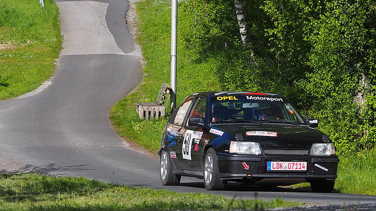 Rallye Fränkisches Weinland       -  Diese Aufnahme entstand am Sportheim des SV Machtilshausen, an dem zwei der sechs Wertungsprüfungen begannen.