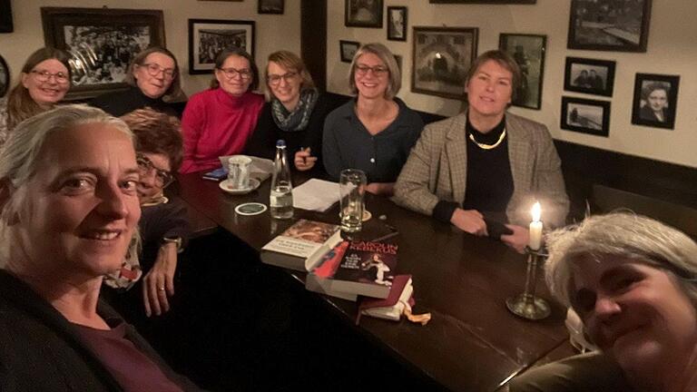 Das erste Treffen des Arbeitskreises Gleichstellung. Dritte von rechts ist Verena Frey, links daneben Kathrin Hartmann.