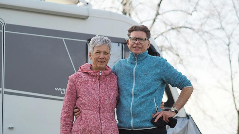 Bernd Lautz und Monika Nöll aus Siegen kennen und lieben den Kitzinger Wohnmobil-Stellplatz. Im Winter machen sie auf der Durchreise Station hier. Bernd Lautz und Monika Nöll aus Siegen kennen und lieben den Kitzinger Wohnmobil-Stellplatz. Im Winter machen sie auf der Durchreise Station hier.