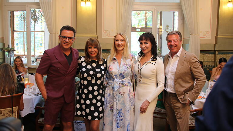 Charity Lunch Bad Kissingen Kissinger Sommer 2024       -  Stars der Volksmusik und des Schlagers im Grandhotel Kaiserhof Victoria: Musiker Stefan Mross, die Sängerin Ireen Sheer, Kristina Bach und Anna-Maria Kaufmann sowie Sänger Patrick Lindner.