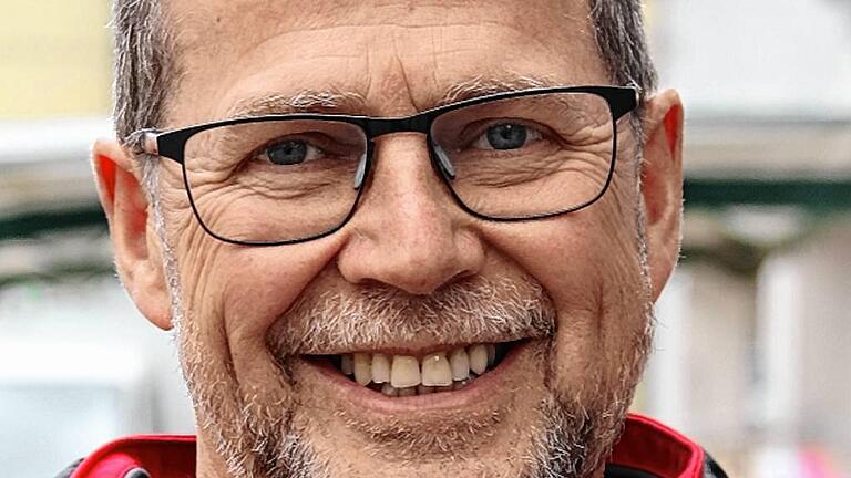 Paul Greubel, 58, Kitzingen: Wenn geputzt werden muss, wird geputzt – einen extra Frühjahrsputz brauchen wir nicht. Für uns gilt: Unser Haus ist ausreichend sauber, um gesund zu sein. Und dreckig genug, um glücklich zu sein. Paul Greubel, 58, Kitzingen: Wenn geputzt werden muss, wird geputzt – einen extra Frühjahrsputz brauchen wir nicht. Für uns gilt: Unser Haus ist ausreichend sauber, um gesund zu sein. Und dreckig genug, um glücklich zu sein.