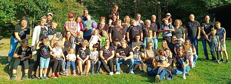 "Es hat sich angefühlt wie Familie": Beim ersten Treffen der von Kleefstra betroffenen Familien fühlten sich Matthias, Kathrin und Alina Schenk gleich wohl. "Es hat sich angefühlt wie Familie": Beim ersten Treffen der von Kleefstra betroffenen Familien fühlten sich Matthias, Kathrin und Alina Schenk gleich wohl.