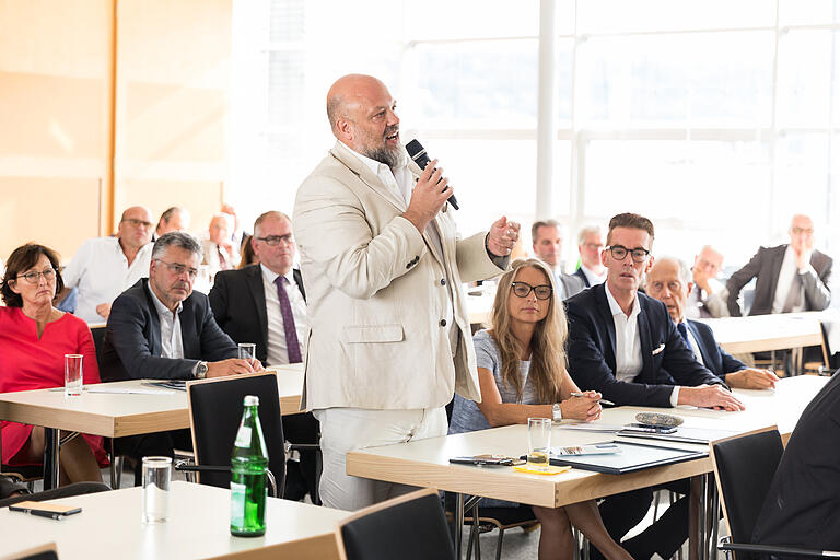 Wolfgang Weier gehört dem Vorstand der City- und Stadtmarketing Bayern an und ist Geschäftsführer von 'Würzburg macht Spaß'. Wolfgang Weier gehört dem Vorstand der City- und Stadtmarketing Bayern an und ist Geschäftsführer von 'Würzburg macht Spaß'.