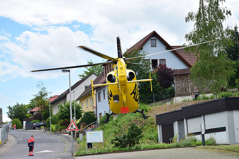 Mit dem Rettungshubschrauber mussten die beiden Schwerverletzten ins Krankenhaus gebracht werden.