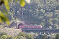 Ein Regionalexpress von Würzburg fährt am Dienstag aus dem ICE-Tunnel unter der Ruine Schönrain heraus auf die Brücke der Nantenbacher Kurve direkt nach Lohr