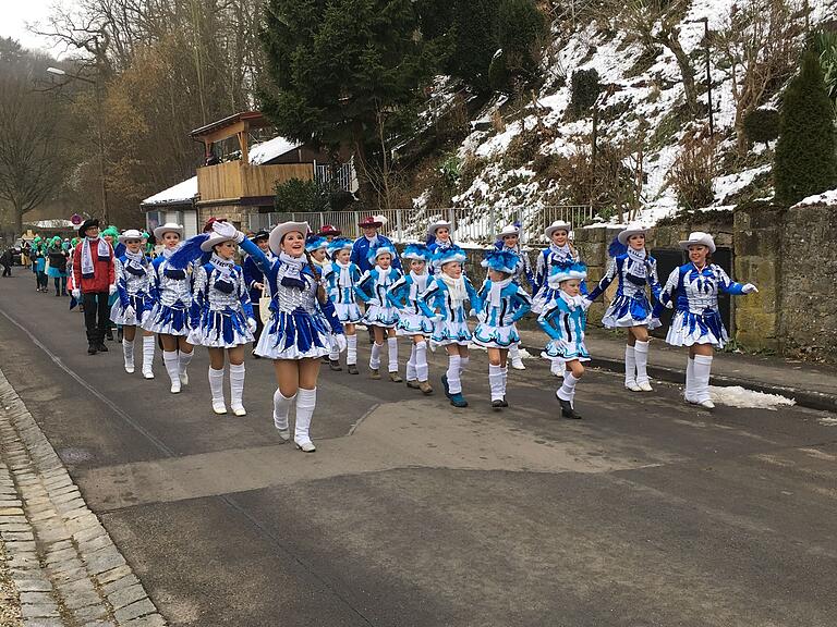 Die Gardemädchen der 'Mainberger Schlossgeister' sind immer ein Hingucker – sei es bei den Prunksitzungen, sei es bei den Faschingsumzügen, wie 2018 in Mainberg, als die 'Schlossgeister' wieder die Ausrichter des Faschingsumzugs der Gemeinde Schonungen waren.