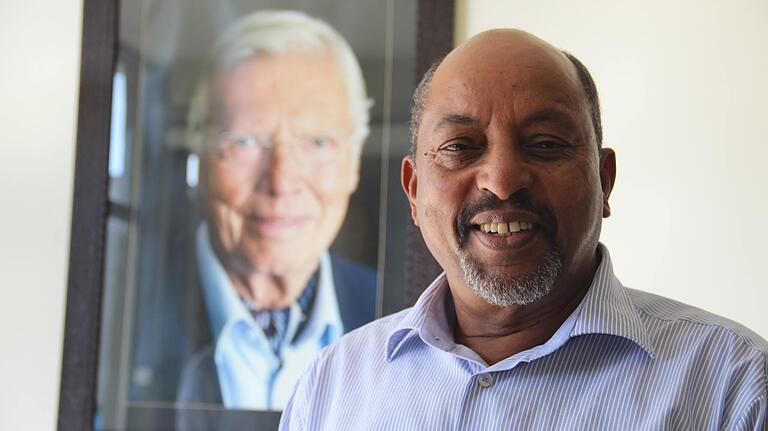 Waren Brüder im Geiste: Berhanu Negussie, Landesrepräsentant von 'Menschen für Menschen' und Gründer Karlheinz Böhm. Waren Brüder im Geiste: Berhanu Negussie, Landesrepräsentant von 'Menschen für Menschen' und Gründer Karlheinz Böhm.