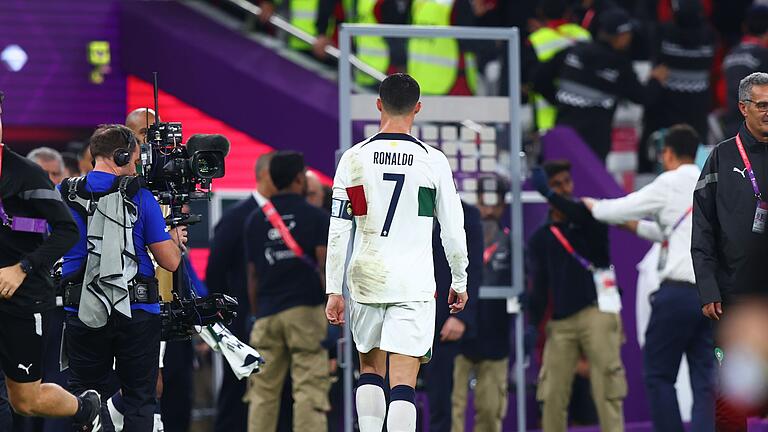 Cristiano Ronaldo       -  Portugals Superstar Cristiano Ronaldo verlässt nach dem WM-Aus enttäuscht das Spielfeld.