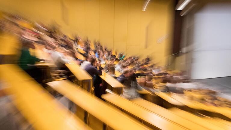 Welche Veränderungen bringt das bayerische Hochschulinnovationsgesetz in die Hörsäle? Die vorgelegten Eckpunkte sorgen für Skepsis und Kritik, auch an der Uni Würzburg.