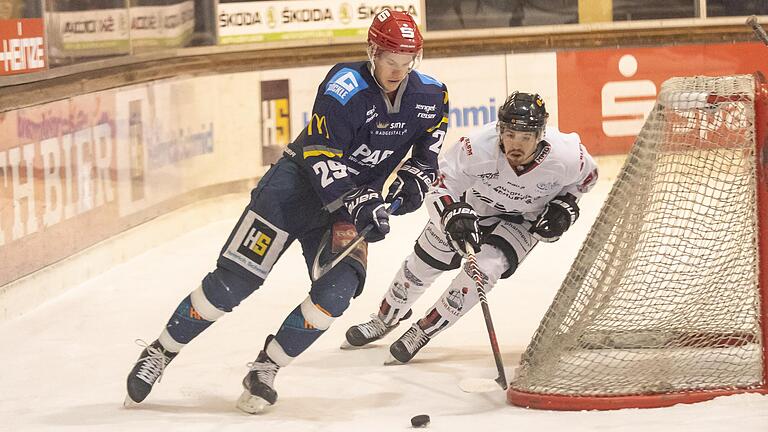 Ist nun nicht mehr im Schweinfurt-Trikot zu sehen: Domantas Cypas (links), der wie Maurice Köder und Kevin Faust zum ESC Haßfurt geht. Ist nun nicht mehr im Schweinfurt-Trikot zu sehen: Domantas Cypas (links), der wie Maurice Köder und Kevin Faust zum ESC Haßfurt geht.