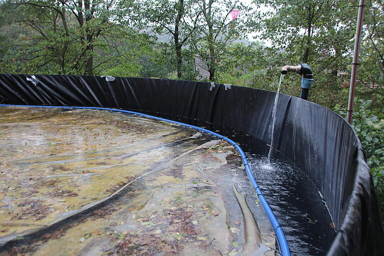 Der&nbsp;Pufferspeicher oben am Berg fasst rund 360 000 Liter.