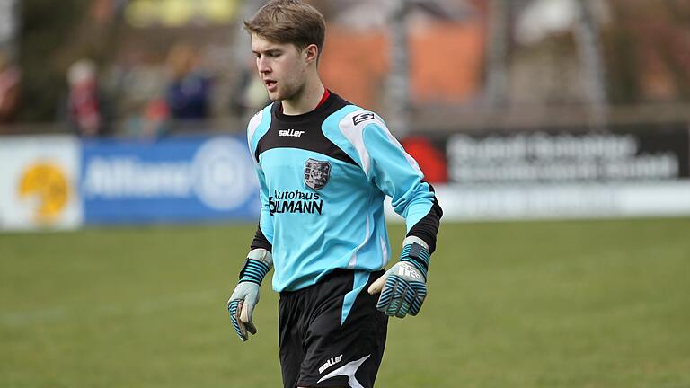 Musste in seinem zweiten Bayernliga-Spiel dreimal hinter sich greifen: Karlburgs Torwart Rene Kohlhepp, der für Stammkeeper Marvin Fischer-Vallecilla zwischen den Pfosten stand.