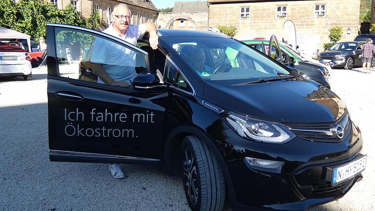 200 000 Kilometer Erfahrung mit E-Autos hat Christoph Helfrich aus Bad Königshofen gesammelt.