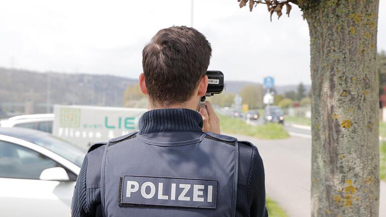 Die Marktheidenfelder Polizei kontrollierte am Freitag mit dem Laser zum Beispiel am Mainparkplatz in Lengfurt.