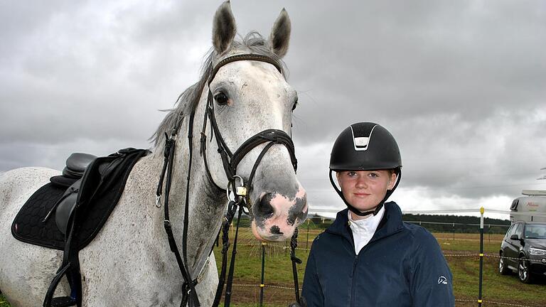 Lea Katzenberger, hier mit Pferd Zerman, freute sich über einen Sieg und mehrere Podest-Platzierungen.