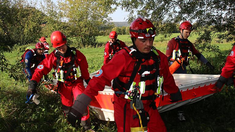 Zwei Übungseinsätze wurden in Hammelburg parallel initiiert: Angenommen wurden eine Beschädigung der Saalebrücke und einer Deichböschung.       -  Zwei Übungseinsätze wurden in Hammelburg parallel initiiert: Angenommen wurden eine Beschädigung der Saalebrücke und einer Deichböschung.