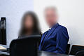 Urteilsverkündung im Prozess gegen den Inspekteur der Polizei.jpeg       -  Der Inspekteur der Polizei saß vor der Urteilsverkündung neben seiner Frau. Nach dem Freispruch verließen sie gemeinsam den Gerichtssaal.