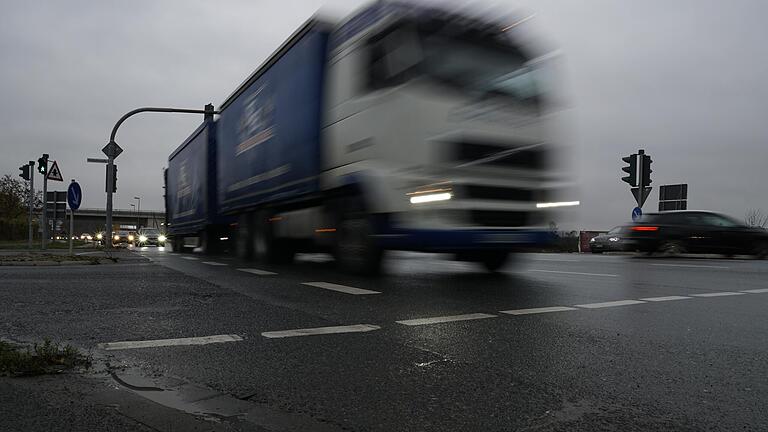 Der Verkehr in Kitzingen nimmt zu: An der Kreuzung der Staatsstraßen 2272 und 2271 sowie der Richthofenstraße dürfte es besonders eng werden.&nbsp;