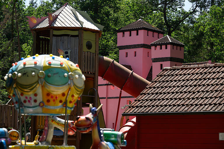 Im Märchenwald Sambachshof werden die Kinder für die Strapazen belohnt. Im Märchenwald Sambachshof werden die Kinder für die Strapazen belohnt. 
