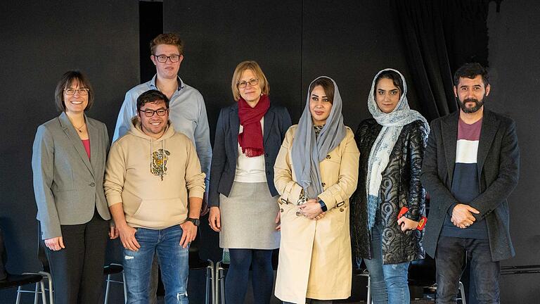 Gabriele Seelmann (Schulleiterin), Nehmat Husseini (Schüler und Dolmetscher), Felix Rinke (Schüler und Moderator), Renate Knaut (vhs Rhön und Grabfeld), Nahida Haidari, Parisa Amini, Sayed Eshaq Ali Mardani.