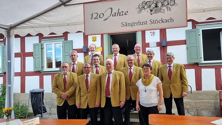 Die Sängerlust Stöckach sang am Jubiläumsabend. Die Sängerlust Stöckach sang am Jubiläumsabend.