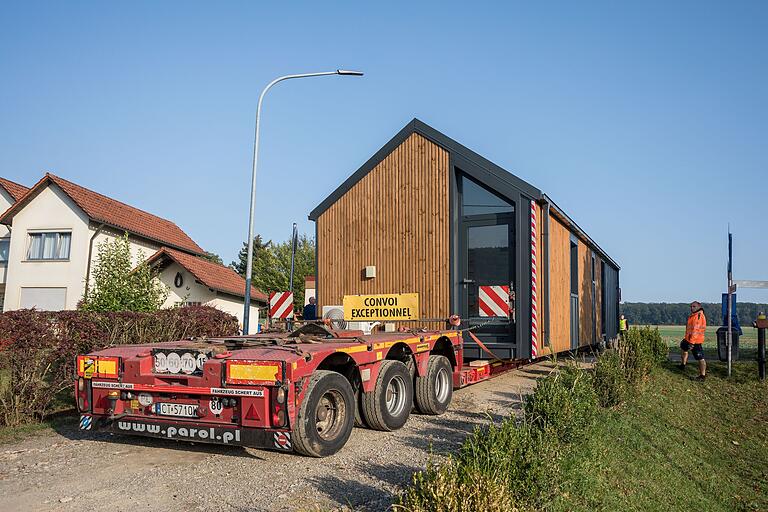 Kleines Haus, großes Gewicht: Das Tiny House wiegt 17 Tonnen. Kleines Haus, großes Gewicht: Das Tiny House wiegt 17 Tonnen. 