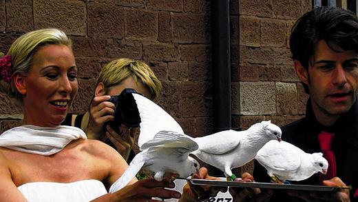 Sie ist eine der ganz Großen des deutschen Volleyballs: Tanja Hart. In der Homburger Burkarduskirche heiratet die 206-fache Nationalspielerin und dreifache Olympia-Teilnehmerin Frank Schneider. Sie ist eine der ganz Großen des deutschen Volleyballs: Tanja Hart. In der Homburger Burkarduskirche heiratet die 206-fache Nationalspielerin und dreifache Olympia-Teilnehmerin Frank Schneider.