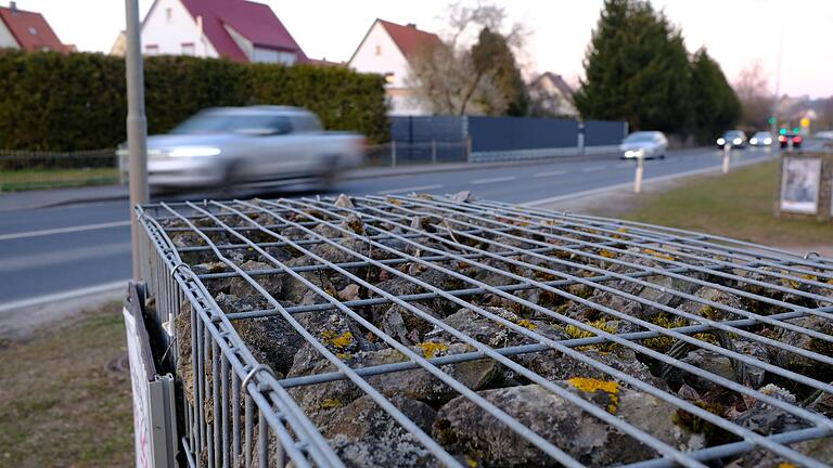 Eine Querungshilfe soll an der Schweinfurter Straße nahe der Einfahrt in die Beethovenstraße entstehen.