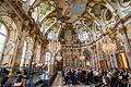 Nicht allen Klassikfreunden gilt der eher hallige Kaisersaal der Würzburger Residenz als geeigneter Konzertraum. Das Freiburger Barockorchester jedenfalls hatte am Freitag nicht die geringste Schwierigkeit, auch dem Zuhörer in Reihe 10 noch die feinste Verschrobenheit Haydns oder Mozarts knackig und farbig zu Bewusstsein zu bringen.