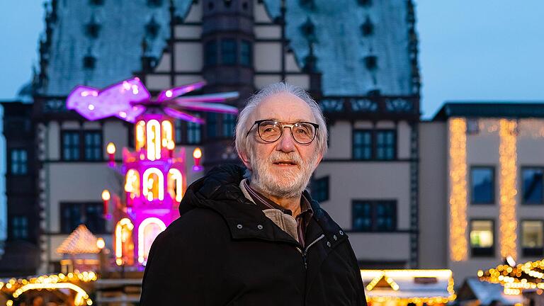 Hier auf dem Marktplatz wird Wolfhart Berger an Heiligabend um 18 Uhr wieder den Evangelischen Posaunenchor dirigieren und damit eine alte Weihnachtstradition in Schweinfurt fortführen.