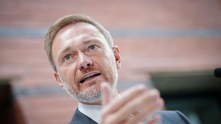 Bundesfinanzminister Christian Lindner dringt auf den Weiterbetrieb der drei Atommeiler._       -  Bundesfinanzminister Christian Lindner muss für seinen Haushaltsplan viel Kritik einstecken.