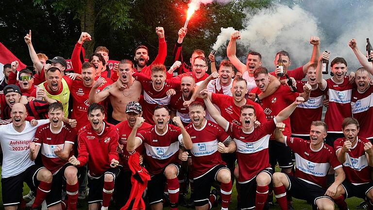 Fans, Emotionen und scheinbar auch Pyrotechnik gehören in der Relegation einfach zusammen.