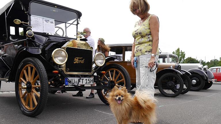 Spitz Isi trifft Tin Lizzy, die 100 Jahre alte „Blechliesel“